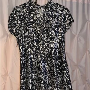 black and white patterned v-neck tee